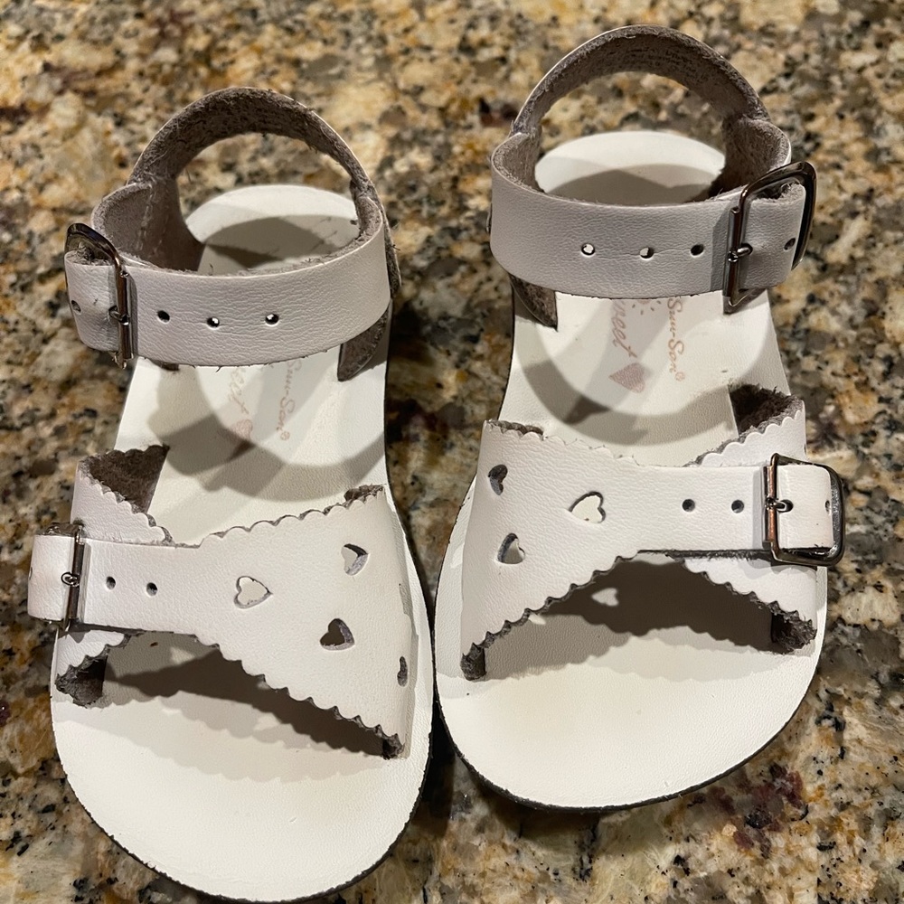 Size 6 San sun sweetheart sandals